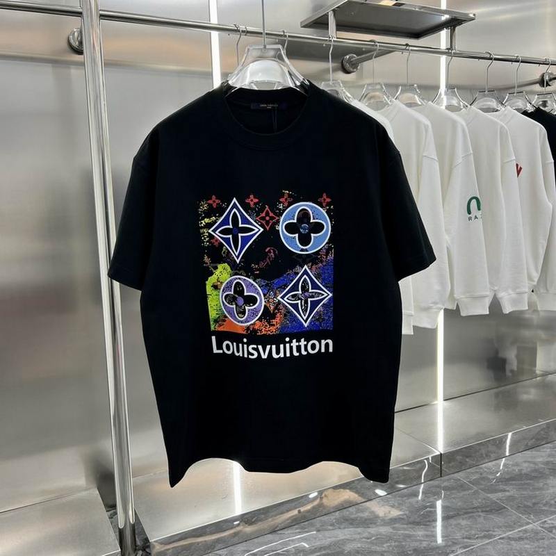 Louis Vuitton Men's T-shirts 237